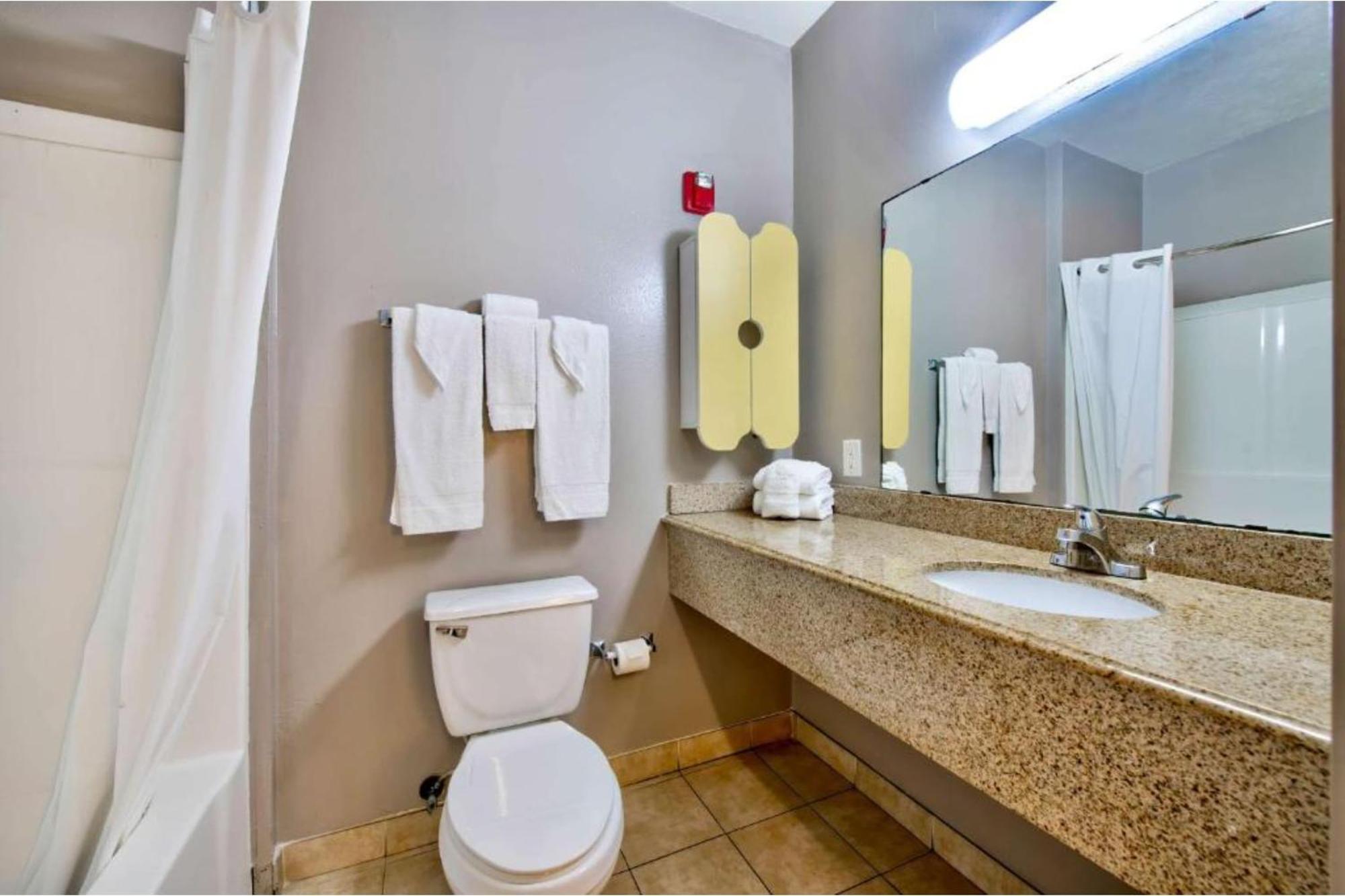 Готель Oyo Townhouse Beaumont Medical Center Area Екстер'єр фото